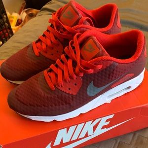 Men Nike Airmax Size 9 worn one weekend at Disney